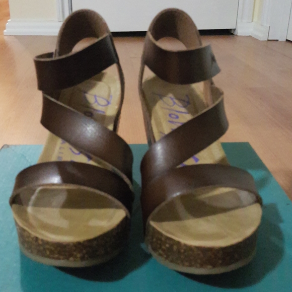 Blowfish Malibu with sexy strap-on shoes - Picture 2 of 6